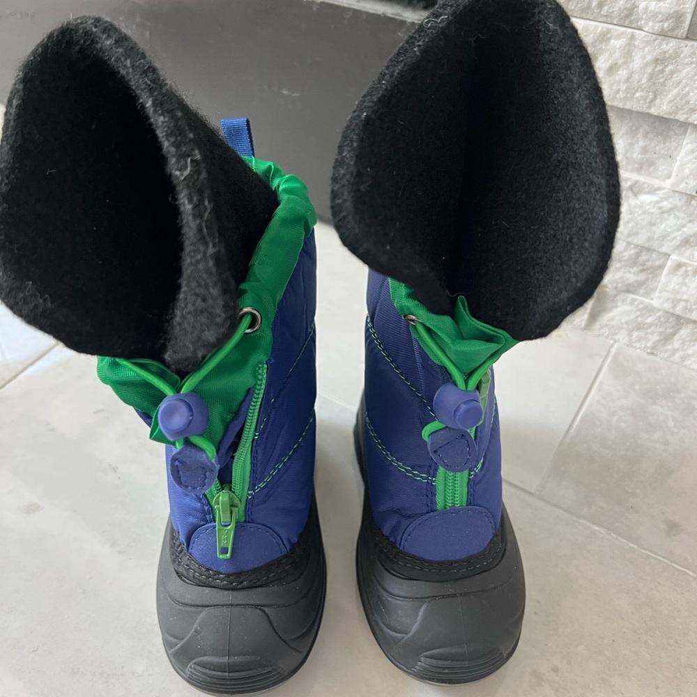 Manikin new blue and green snow boots with black soles,  boot liners, size 6